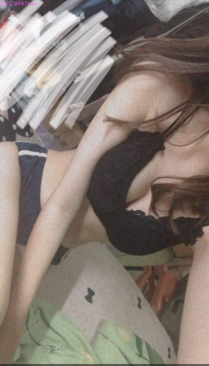 Anh xã thì mãi mê làm việc còn bà xã thì mãi mê tìm trai để thỏa mãn nhục dục