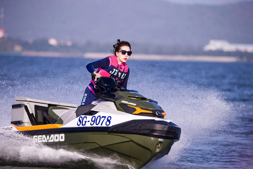 Vú to lồn đẹp cũng chỉ để cho đại gia cu dài địt